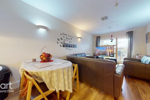 Normanshire Drive, Chingford 2 bed apartment for sale