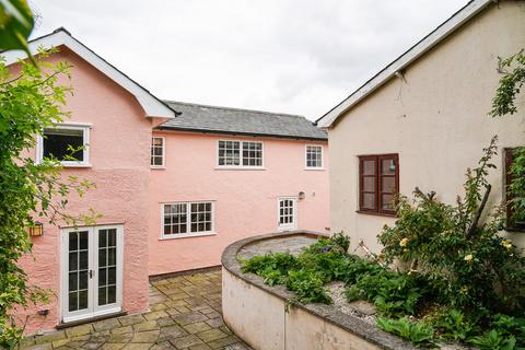 5 bedroom semi-detached house for sale