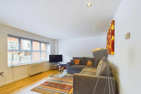 Tower Bridge Road, London 2 bed apartment for sale