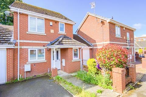 Upton Green, Wolverhampton 3 bed link detached house for sale