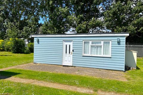 New Lydd Road, Camber TN31 2 bed chalet for sale