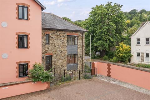 New Walk, Totnes 2 bed terraced house for sale