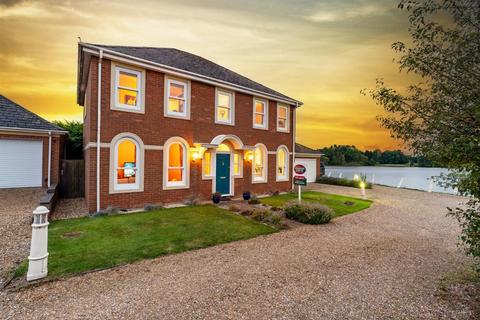 Sheerwater, Aylesbury HP19 4 bed detached house for sale