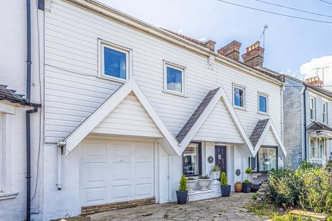 Church Road, Hadleigh, SS7 5 bed end of terrace house for sale