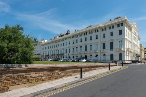 Adelaide Crescent, Hove, East Sussex... 3 bed flat for sale