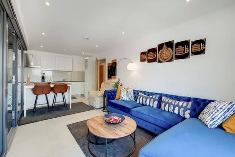 Alexandra Avenue, Rayners Lane... 2 bed flat for sale