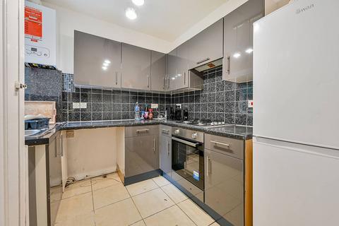 Gunnersbury Court, Acton, London, W3 2 bed flat for sale