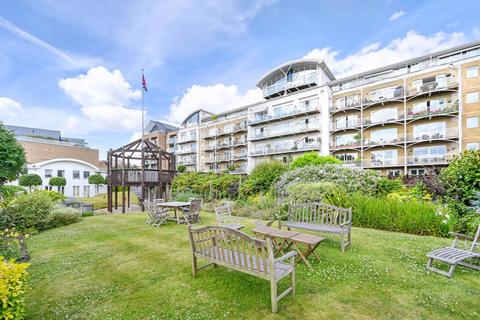 Kew Bridge Road, Brentford, TW8 2 bed flat for sale