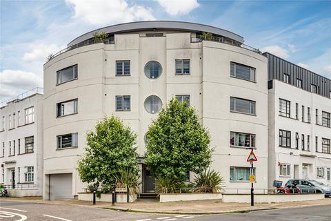 Catford Hill, Catford, London, SE6 2 bed flat for sale