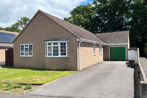 Thetchers Close, New Milton... 3 bed bungalow for sale
