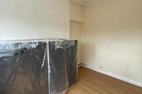 Broomhill Road, Ilford, Essex 1 bed flat for sale