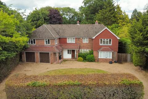 6 bedroom detached house for sale