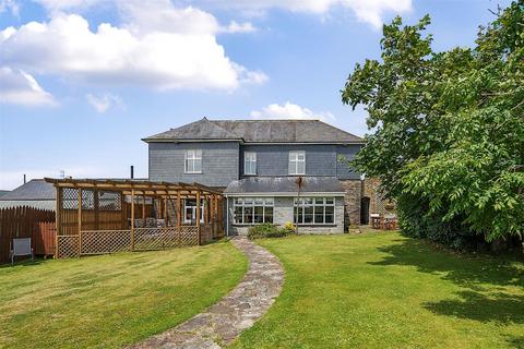 7 bedroom semi-detached house for sale