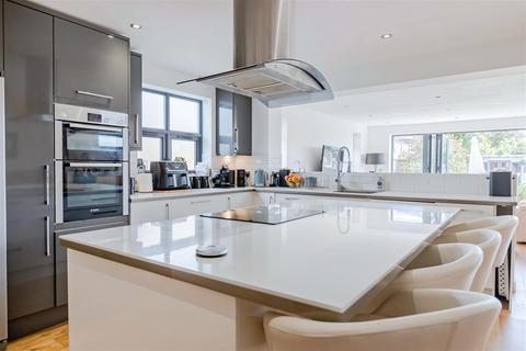 4 bedroom chalet for sale