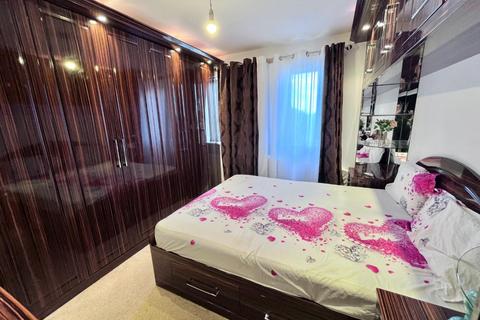 Spa House, Varcoe Gardens, Hayes, UB3... 1 bed flat for sale