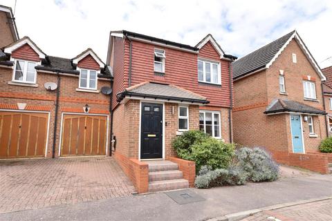 4 bedroom link detached house for sale