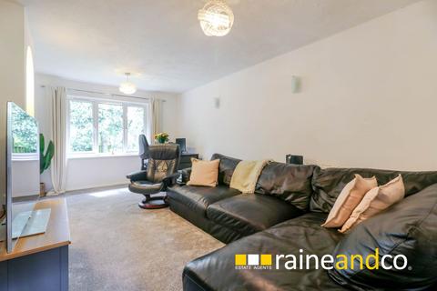 Tudor Close, Hatfield, AL10 2 bed flat for sale