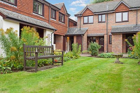 41 Waltham Court, Goring on Thames, RG8 2 bed apartment for sale