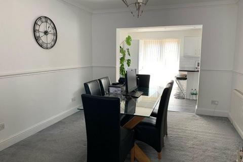 Kings Avenue, Greenford UB6 3 bed semi