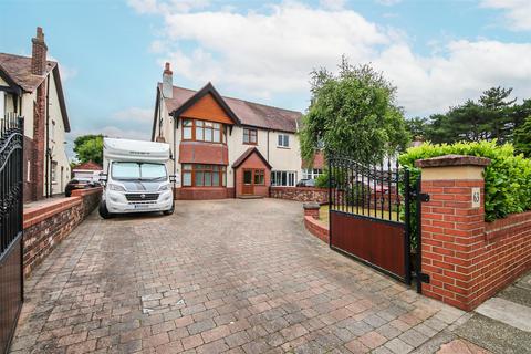 5 bedroom semi-detached house for sale