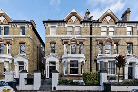 St. Andrews Square, Surbiton KT6 2 bed flat for sale