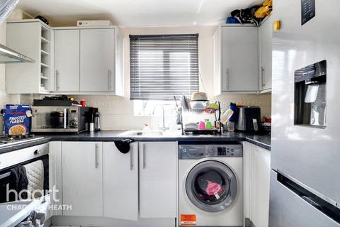 Westfield Gardens, Romford 2 bed apartment for sale