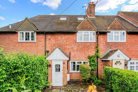 Salisbury Road, Godstone RH9 3 bed terraced house for sale