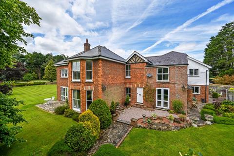 8 bedroom detached house for sale