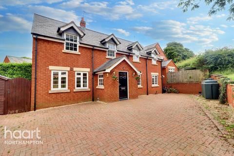 Nutcote, Northampton 4 bed detached house for sale