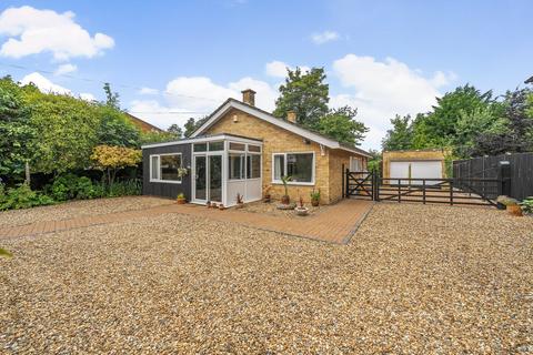 Hitchin Road, Stotfold, SG5 2 bed bungalow for sale