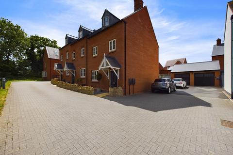 Sandown Road, Towcester, NN12 3 bed terraced house for sale