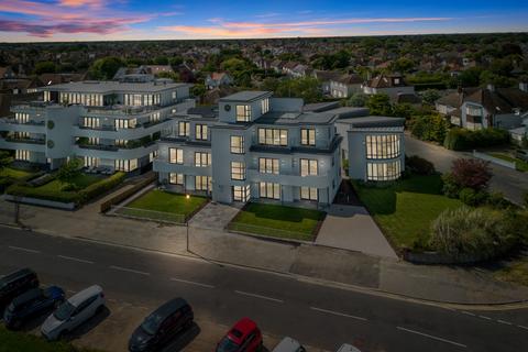 Frinton on Sea 2 bed apartment for sale