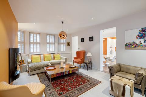 Cheyne Court, Chelsea 3 bed flat for sale