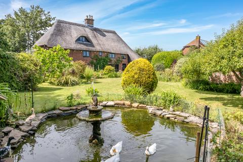 Yew Tree Road, Hayling Island, Hampshire 5 bed detached house for sale