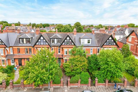 5 bedroom terraced house for sale