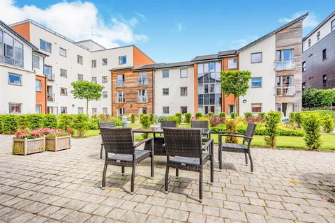 Kings Place, Fleet Road, Fleet. 1 bed apartment for sale