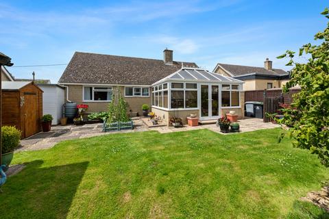 Well Lane, Witney OX29 2 bed bungalow for sale