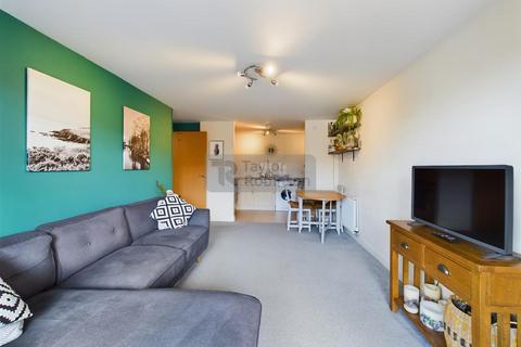 Commonwealth Drive, Crawley 2 bed apartment for sale