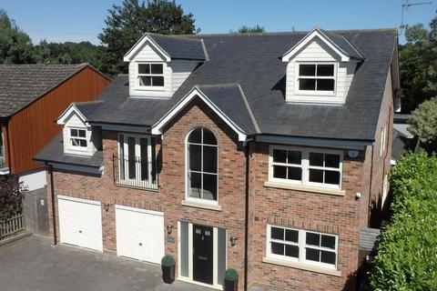 5 bedroom detached house for sale