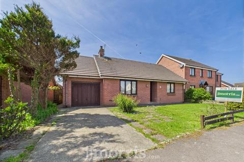 7 Maes Awel, Fishguard 2 bed detached bungalow for sale