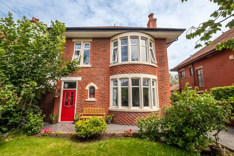 Laverton Road, St Annes, FY8 4 bed detached house for sale