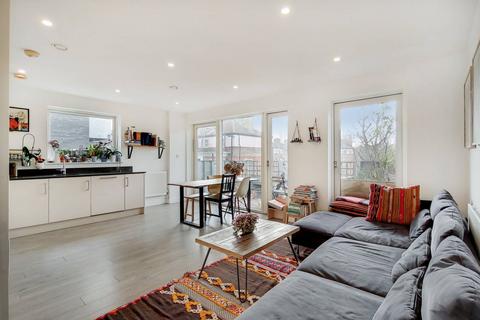 Spa Road, Bermondsey, London, SE16 2 bed flat for sale
