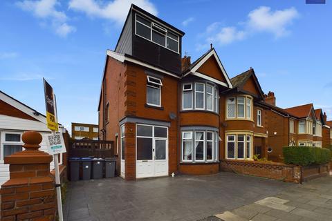 5 bedroom semi-detached house for sale