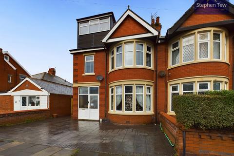 5 bedroom semi-detached house for sale