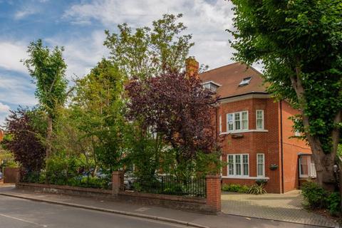 Bridge Road, Hampton Court 2 bed apartment for sale