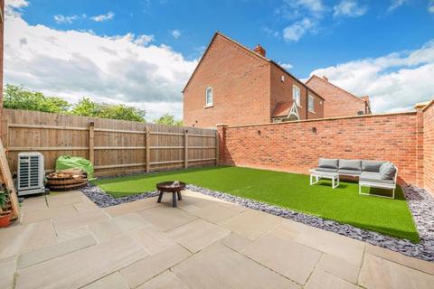 2 Station Drive, off Horncastle Road... 3 bed semi