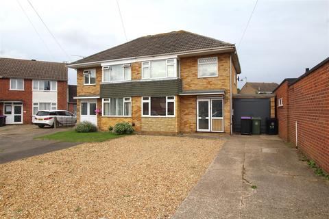 Rycroft Avenue, Deeping St. James... 3 bed semi