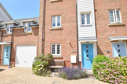 Marsh Way, Camber, Rye 2 bed maisonette for sale