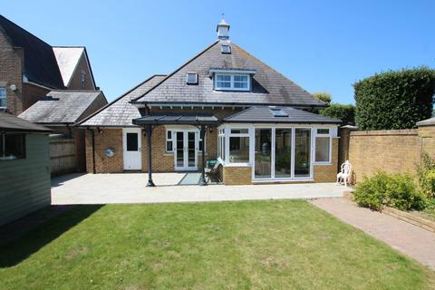 Wellington Close, Eastbourne, BN23 5AR 3 bed detached house for sale