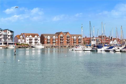 Pier Road, Littlehampton, West Sussex 2 bed apartment for sale